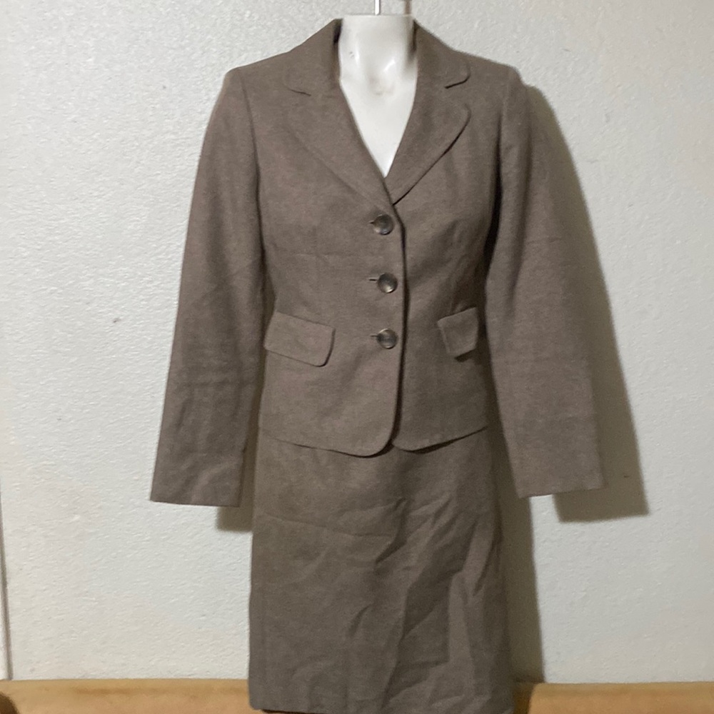 Evan Picone Fitted, Fully Lined Suit - size 4